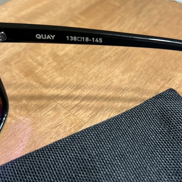 NWOT Quay Australia black rimmed Sunglasses with orange lens - Picture 7 of 7